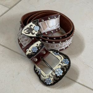NWT cache leather women’s belt with enamel crystal